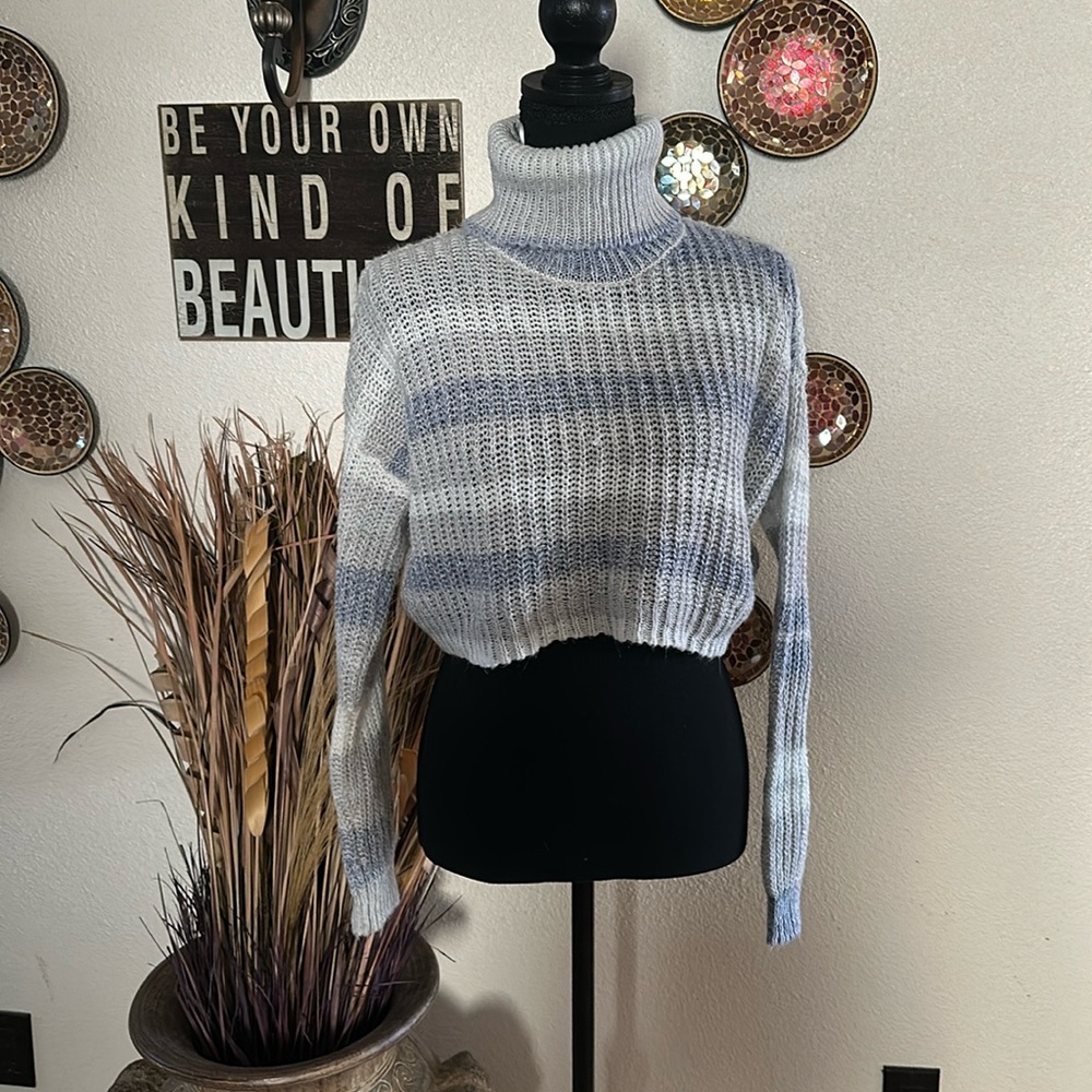 GB XS Crop Turtleneck